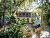 Historic Downtown Sanford Sunshine Cottage with Tree Top Suite! - 2-Star
