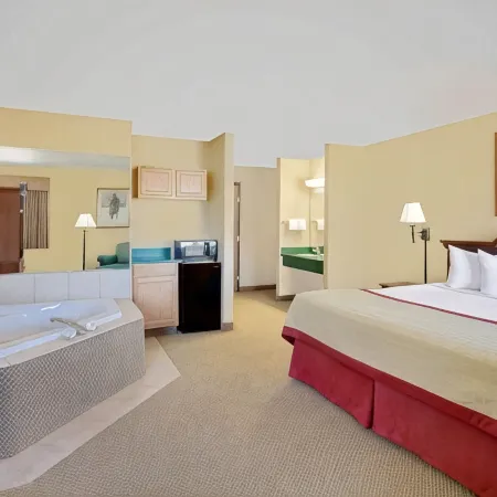 Pinedale Hotel & Suites