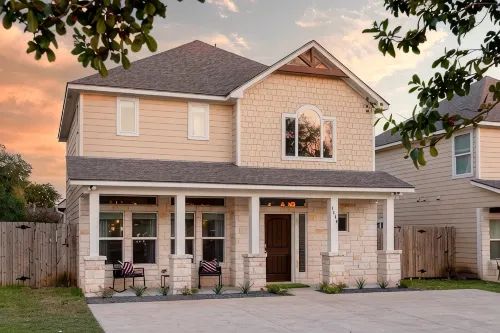 A&M Luxury Game Day House - 1 Mile to Kyle Field, Hot Tub, Fire Pit, Golf