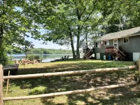 Sunrise Views Cabin with AC, Game Room & Bar Hotels in Hampden