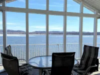 Mississippi River Front Property with amazing views!