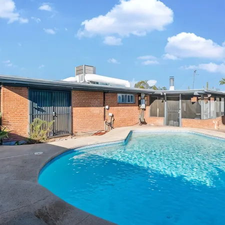 Eli Drive: Farmhouse Charm Meets Modern Luxury – Pool Included!