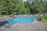 Family-friendly condo with amenities minutes from StoryLand & ski mountains! - Pools