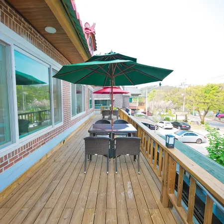 Wonju Mountain Pension Отели рядом с достопримечательностью «Храм Курёнса»