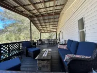 Cave Divers Spring Escape, Sleeps 8+, Private Patio, Fire Pit, Spacious Kitchen