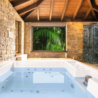 Near Strip, 14 Bedroom Sleeps 40, Huge Indoor/Outdoor Pools, Saunas,Jacuzzi /Spa - 私人泳池