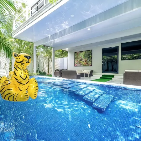 18 Bedroom PRIVATE HOME Jaco Beach, 5-Year of Excellence, VIP Concierge Services