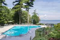 3 Bedroom lakeview townhouse! - Pools