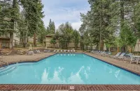 Attractive all-season townhome! Less than 10 min to Northstar, 3 min to beach! - 무료 와이파이