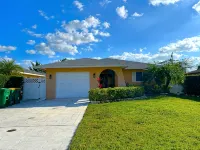 Heated pool, walk/bike to beach, kid & pet friendly - 4-Star