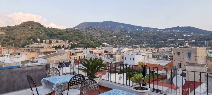 Lo Nardo Accommodation Hotele w: Lipari