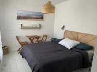 Studio pour 2 Personnes dans Villa Bord de mer Avec Piscine Chauffée - 民宿