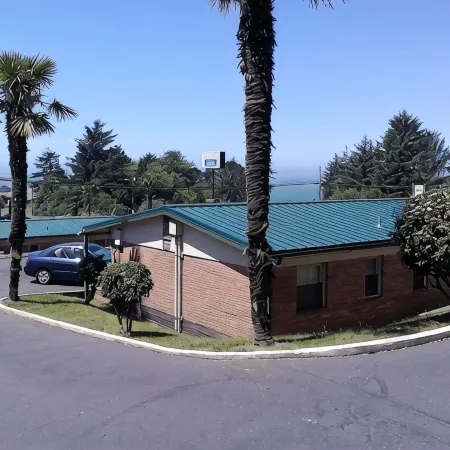 Blue Coast Inn & Suites