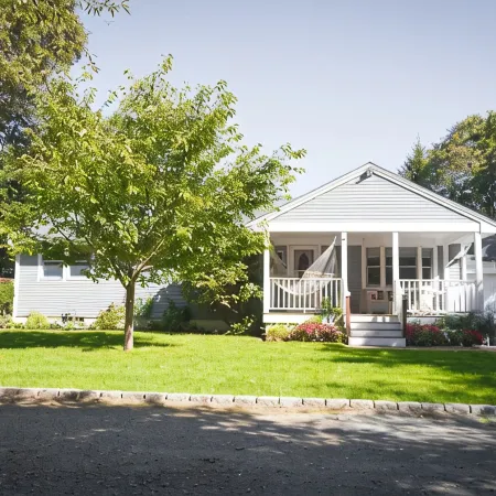 Relax by Oak Bluffs Harbor, enjoy your 3-bedroom East Chip retreat