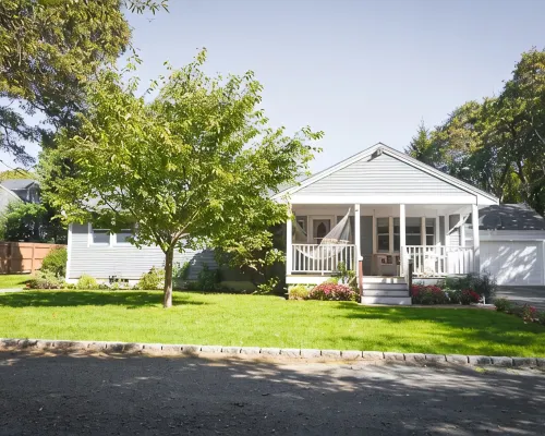 Relax by Oak Bluffs Harbor, enjoy your 3-bedroom East Chip retreat Hotels in Oak Bluffs