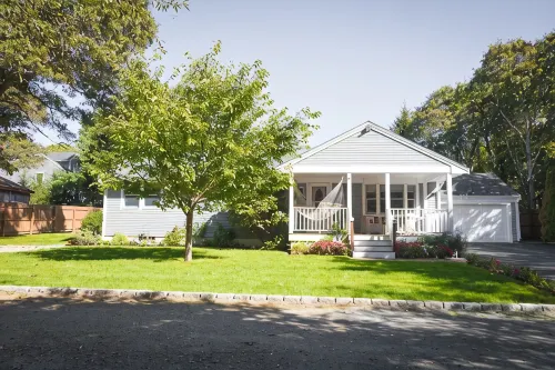 Relax by Oak Bluffs Harbor, enjoy your 3-bedroom East Chip retreat
