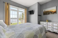 Waterfront Retreat 3Br/2BA on Taunton Bay.  Located Near Acadia National Park. - Wifi