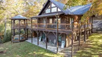 Beautiful Views of The Great Smoky Mountains From Anywhere Indoors or Out! - Chalets