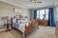 New Charming 2-bedroom place in Great Waters!