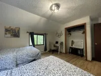 Cozy 3-bedroom cabin in enchanting Pocono Lake with AC, WiFi