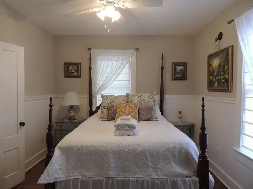 Casa Verde 1885 - Walk to Downtown - Bungalows