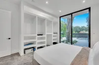 Stunning Tropical Pool House North Miami - New Construction - - Pools