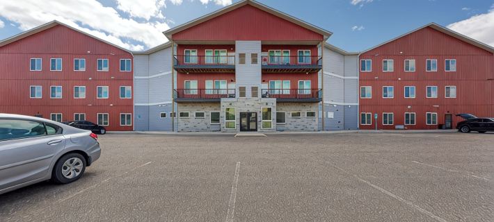 Charming 2-bedroom/2 bath apartment with spa & fitness room amenities in Mankato Hotels in Mankato