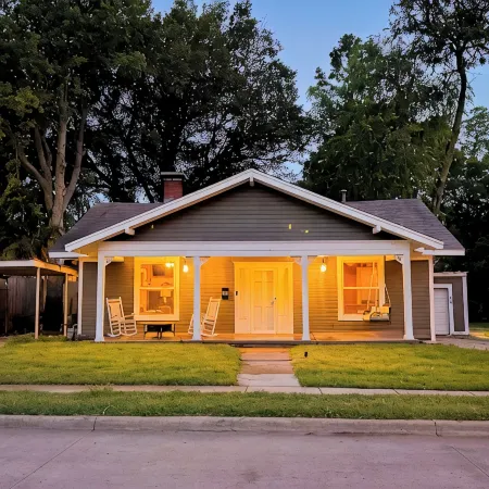 1700ft Gamers Nest 3 Bedroom 2 Bath 2 Kings 2 Queens and a Full! Bomb Backyard!