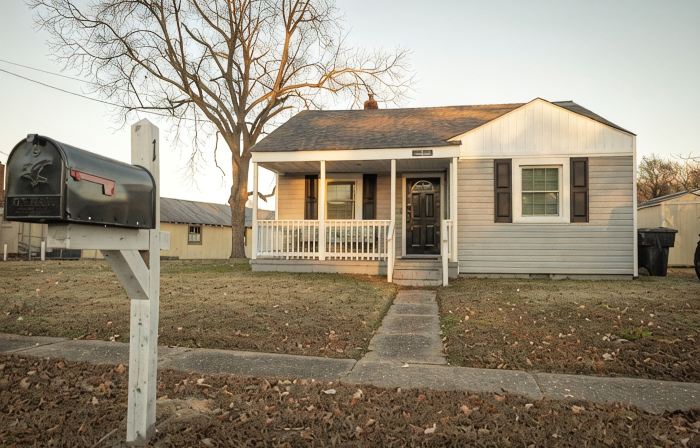 Beautiful, modern furnished 3-bedroom, 2-bathroom cottage near attractions.