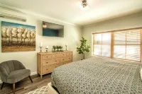 Slope-side Luxury Penthouse-Level Ski-In/Out Cranmore Mtn Condo!!
