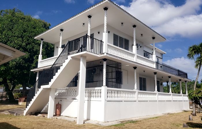 2-bedroom 2 bath apt in delightful Stella walking distance to corcega beach