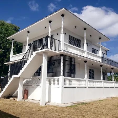 2-bedroom 2 bath apt in delightful Stella walking distance to corcega beach