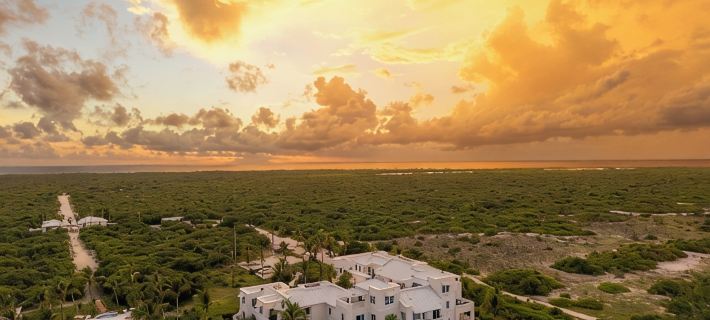 Corner Ground Floor Oceanfront/Stunning Ocean Views & Easy Beach Access. Hotels in Wheeland Settlement
