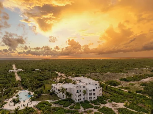 Corner Ground Floor Oceanfront/Stunning Ocean Views & Easy Beach Access. - واي فاي