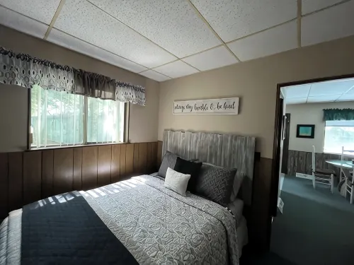 Cozy Cottage #6B at Beautiful Platte Lake Resort - 2성급
