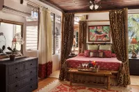 Luxury 250' long Beachfront-Pool,Horse Fountain, Snorkeling, Volleyball & Chef! -  Privatzimmer