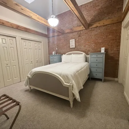 Downtown Yankton loft, perfect to gather, unwind, and create lasting memories.