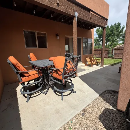 3-bedroom beautiful house in downtown Moab with AC, WiFi, amazing location.