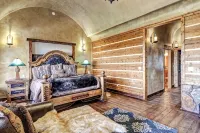 Spacious, Custom Built, Luxury Home Cabin with Hot Tub, Stunning Views,