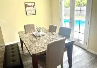 Private House with Heated Pool, Close to Attractions! - Wifi