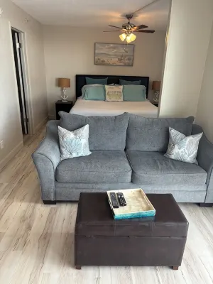 Beautiful Condo on the Beach with Heated Pool, Pickleball, Free WiFi & Parking!