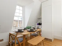 New! Stylish 2BR Stay in Brixton Area マートンのホテル