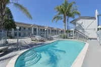 Hotel Hacienda at Ontario Ranch - Pools