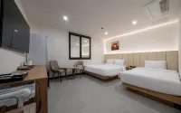 Sacheon Hotel 104 - Motels