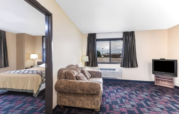 Super 8 by Wyndham Boonville