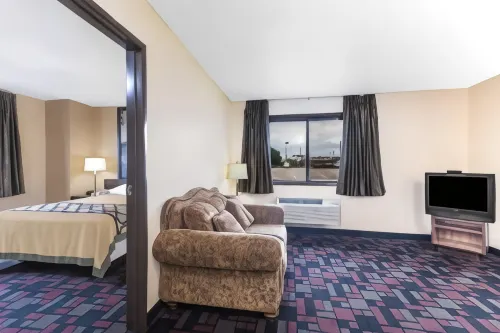 Super 8 by Wyndham Boonville