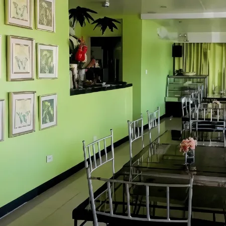 Urban Manor Hotel