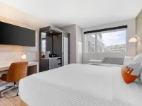 Cambria Hotel Burbank Airport Hotels near Hollywood Burbank Airport