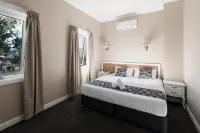 Lily Sands Inn Hotels in 
