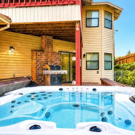 Spacious 5,000+ sq ft house, Close to PDX Airport